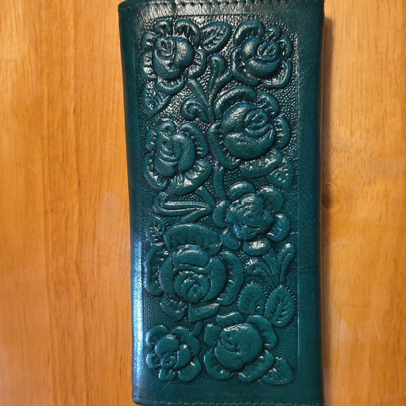Vintage Handmade Vibrant Green Floral Embossed Wallet - Picture 9 of 15